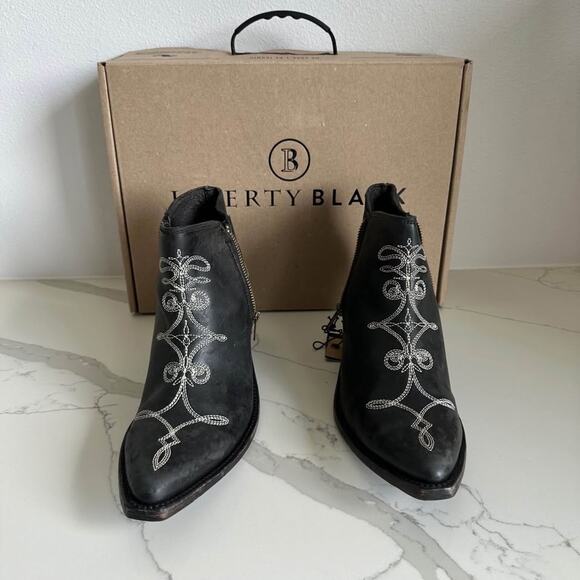 LIBERTY BLACK DALIA ANKLE Cowboy BOOTS IN BLACK 10 - Picture 4 of 7